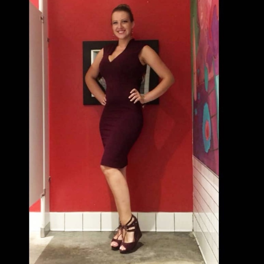 Medium size thick material burgundy luxury dress - Picture 3 of 11